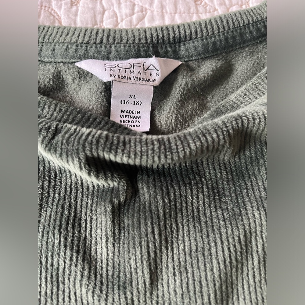 Sofia By Sofia Vergara Olive Green Sleepwear Set … - image 6
